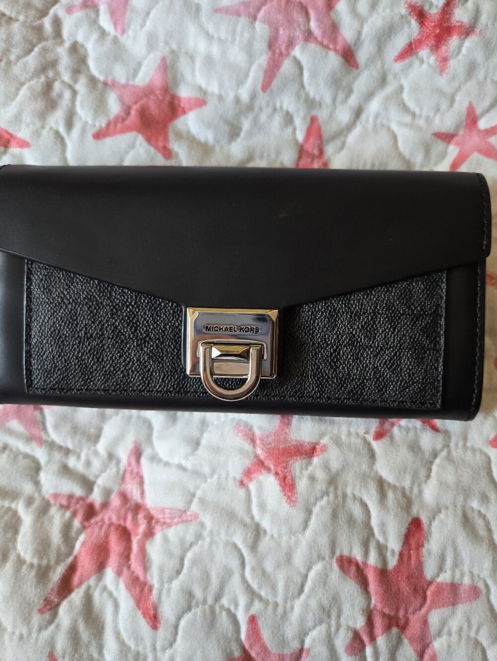 Michael Kors Manhattan Viola Large Leather Logo Envelope Wallet Clutch Black